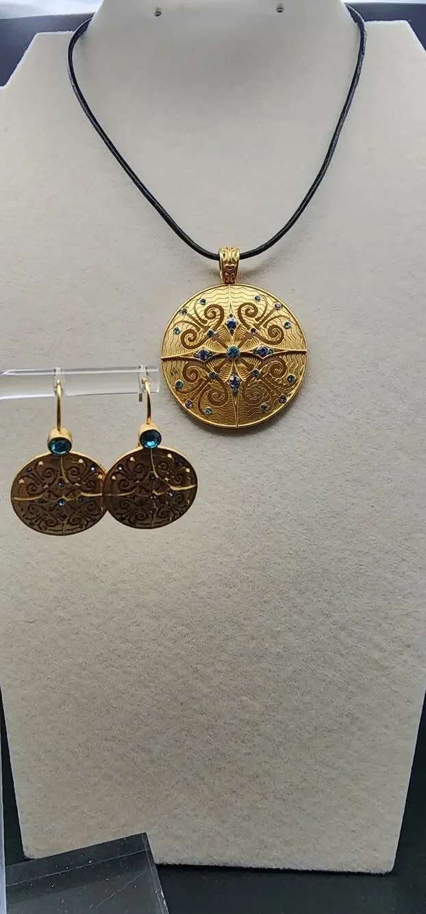 Vintage Avon NR Gold Tone Blue Rhinestone Medallion Necklace Earrings Set